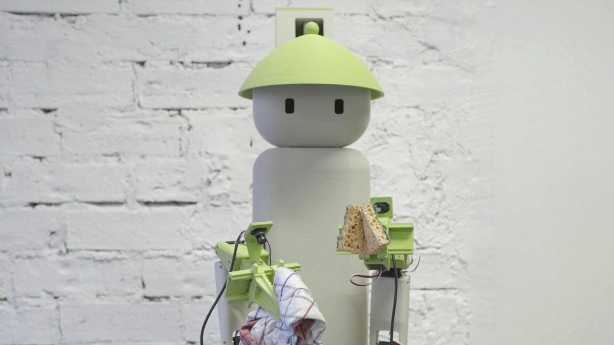 Un nouveau robot domestique débarque, il est Français et apprend vos corvées comme un chef