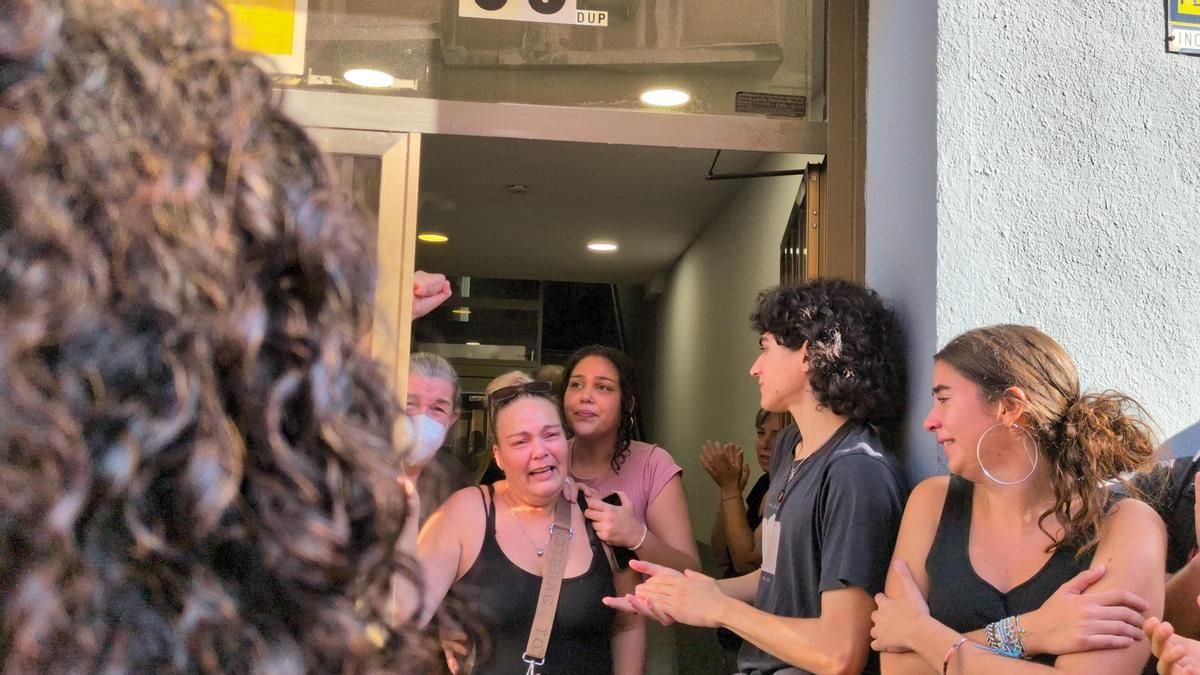 Paralizado el desahucio de una familia vulnerable en Zaragoza: Esmeralda y su hija de 11 años se quedan en casa