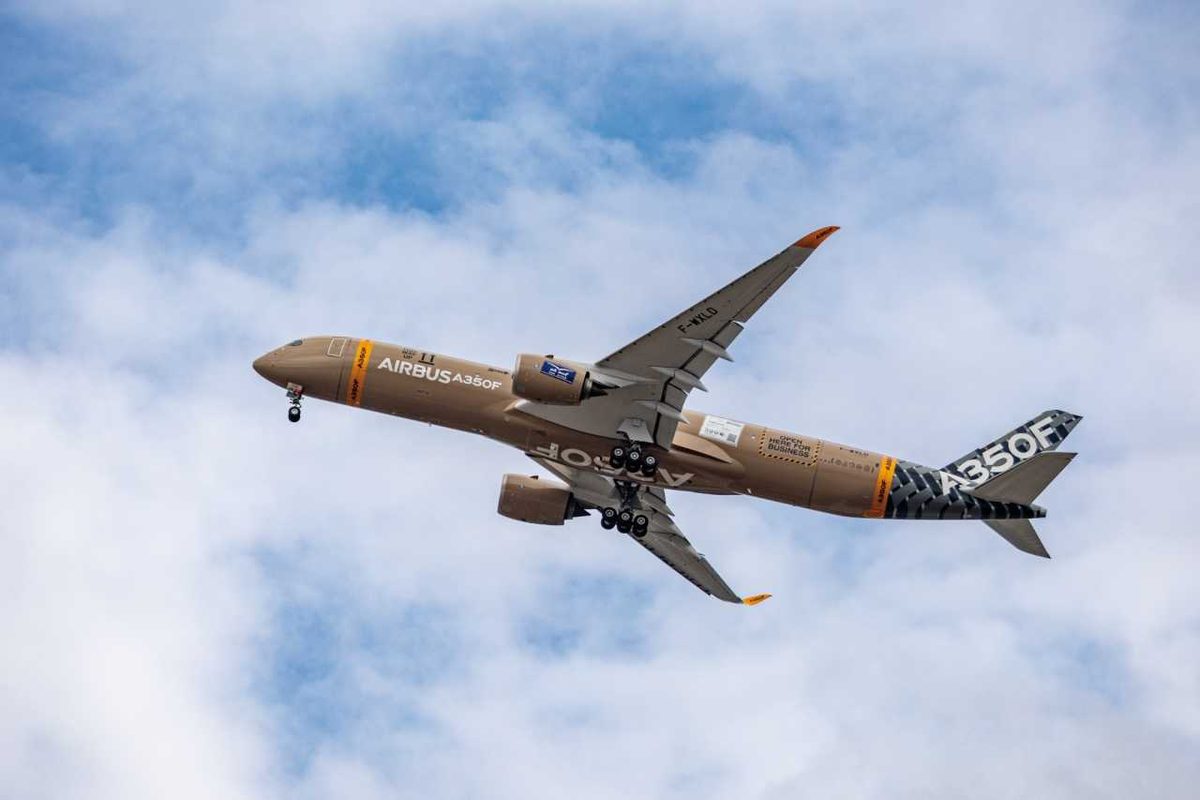 Airbus nya fraktflygplan A350F lyfter för första gången