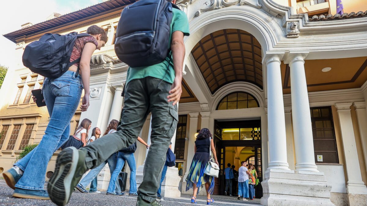 “Corsi gratuiti nei Cpia per i genitori che non parlano italiano? Nessuno ci ha interpellato, già ora mancano posti e d…
