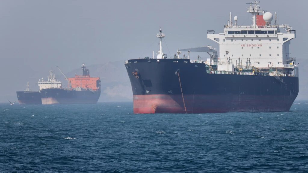 VS en Iran blijven elkaars schepen bestoken, Iraanse olietankers getroffen