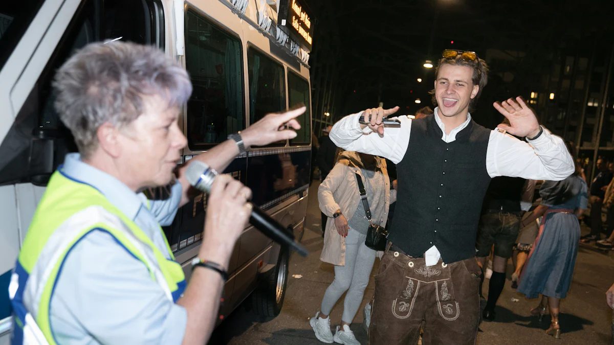 Oktoberfest-Heimkehrer: Achtung, Achtung, hier spricht die Party-Polizei!