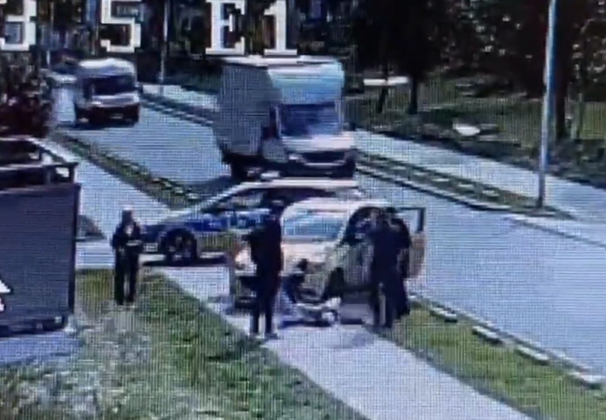 Policjant wybił szybę, żeby ratować 32-letnią kobietę. Dramat we Wrocławiu