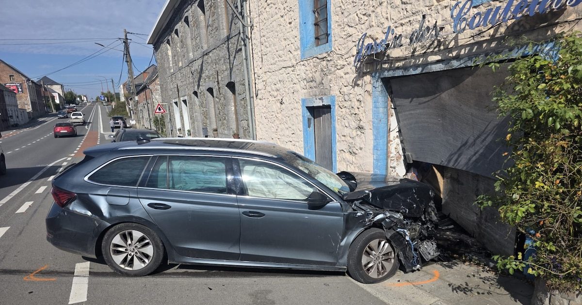 Une voiture percute un camion et finit dans une façade à Solre-sur-Sambre