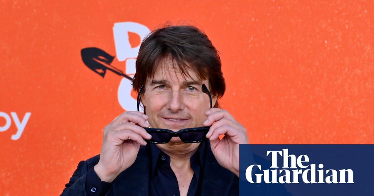 The cure for doomscrolling? Why Tom Cruise stopped a woman mid-scroll