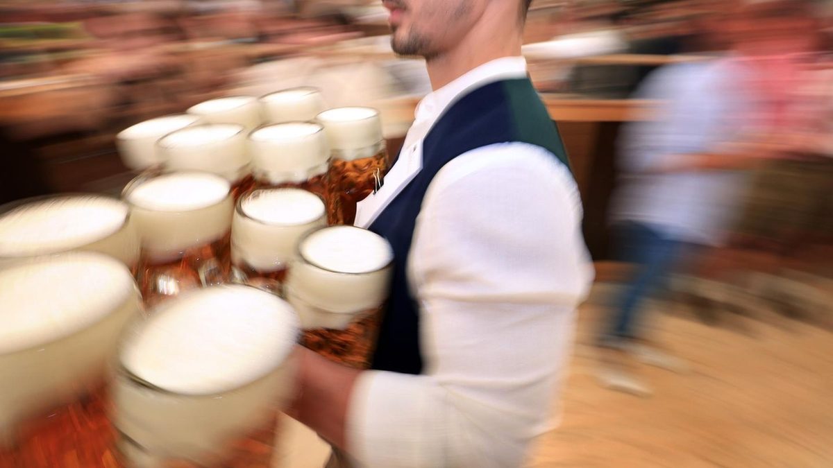 Oktoberfest-Wissen: Hat Albert Einstein wirklich auf der Wiesn gearbeitet? Testen Sie sich im Quiz!