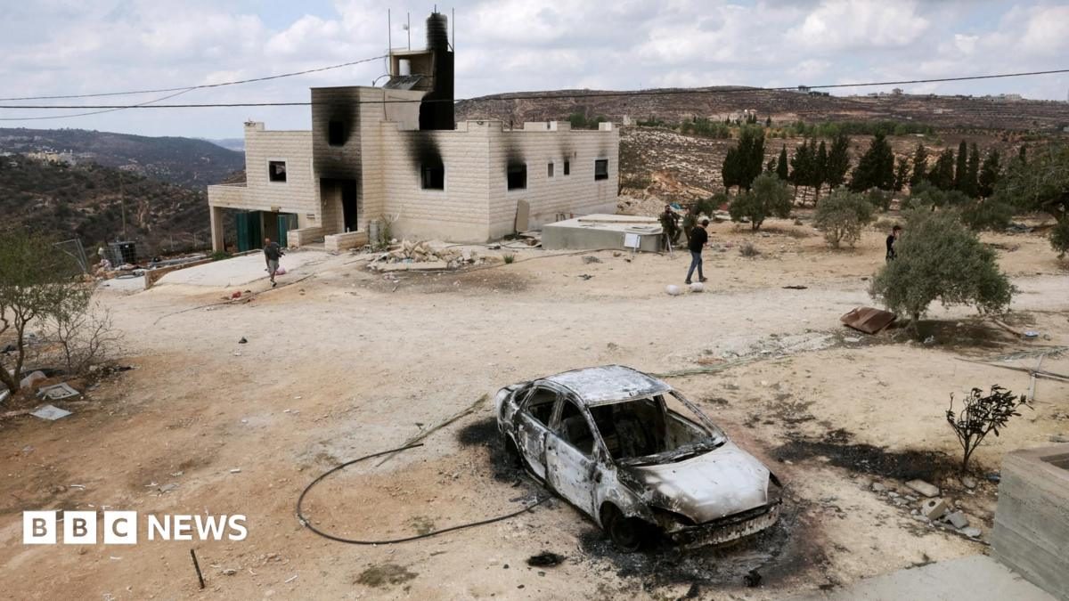 Israeli settlers attack West Bank village and block Palestinian family's return home