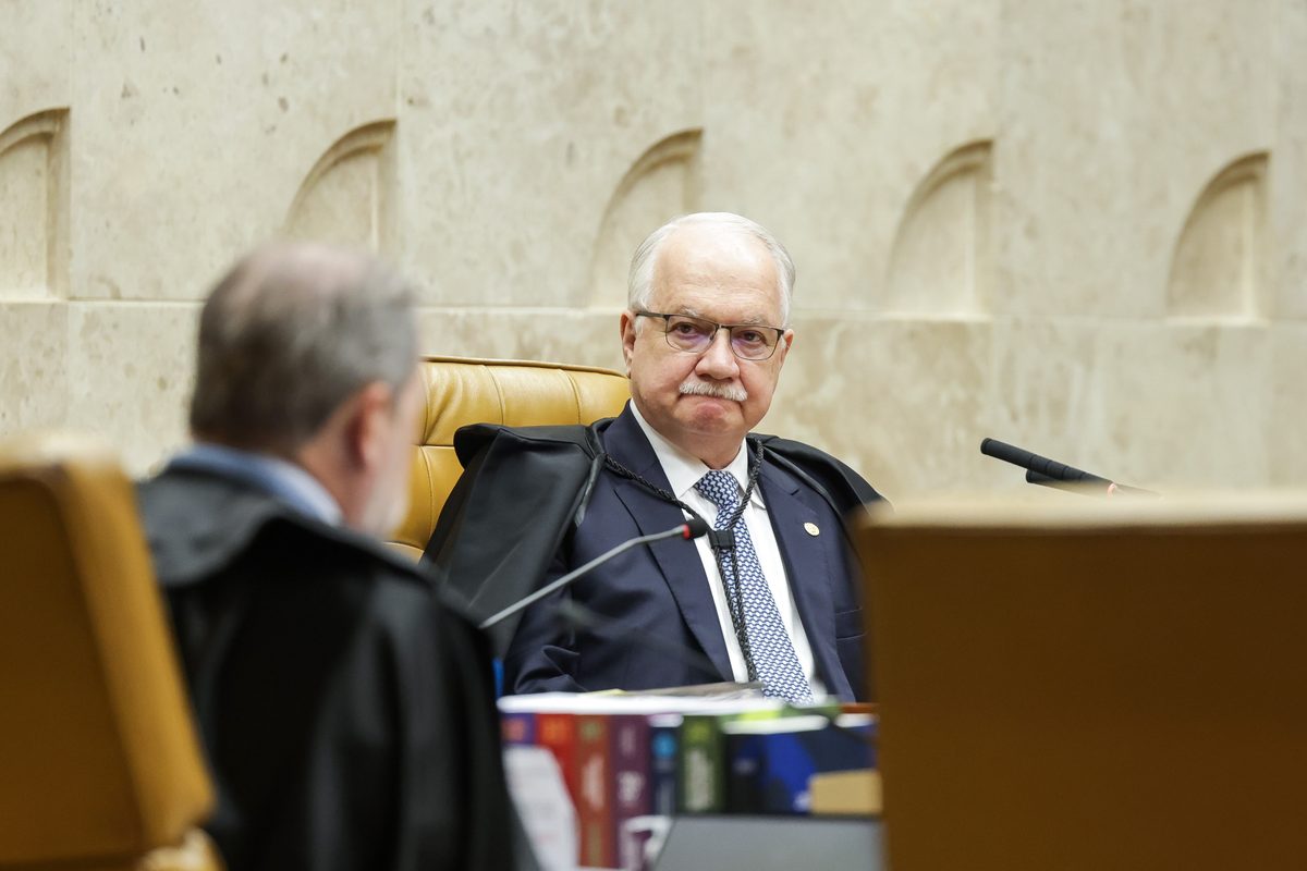 Fachin dá 72 horas para Mendonça se manifestar sobre pedido da AGU para suspender afastamento do diretor da PF