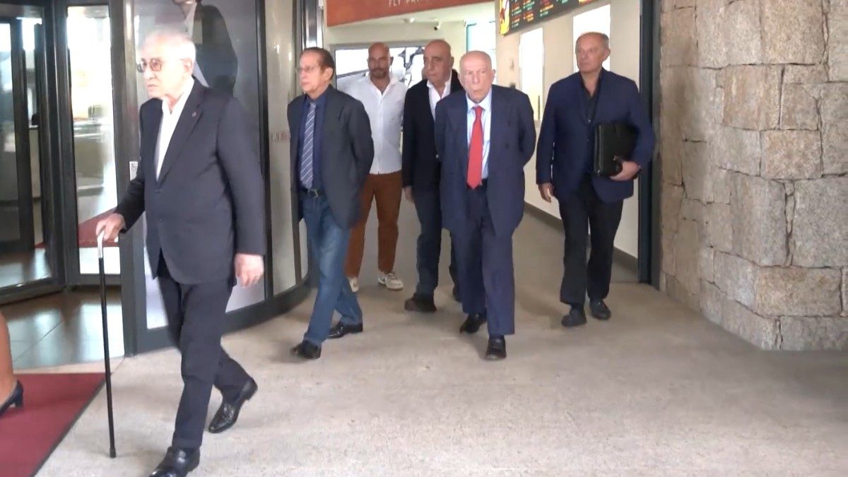 Da Dell’Utri a Galliani e Confalonieri: l’arrivo degli amici di Berlusconi per la festa a Villa Certosa