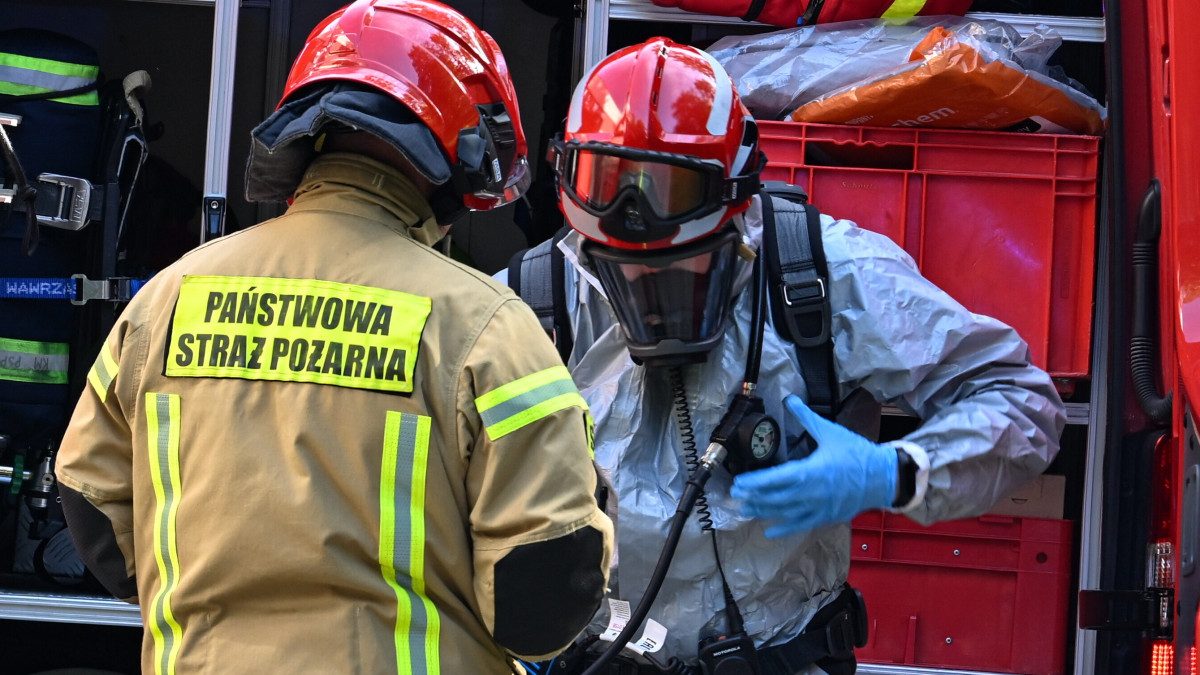 Wybuch i pożar w Elblągu. Wiadomo, co było źródłem ognia w pokoju 15-latka