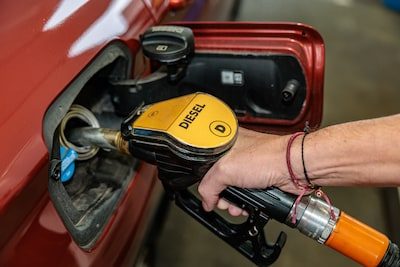 EU verwacht erg hoge energieprijzen in winter en wil methaanregels jaar uitstellen