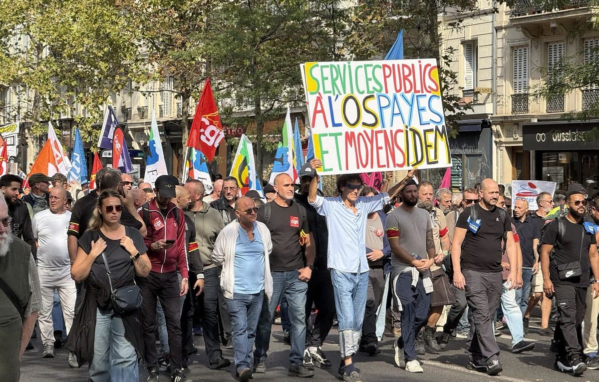 « Services publics à l’os, payes et moyens idem »… À la manifestation, les fonctionnaires racontent leurs fins de mois