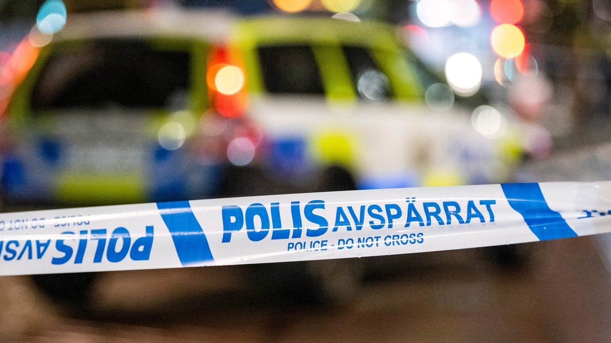 Elever hittade död person vid skola i Örebro