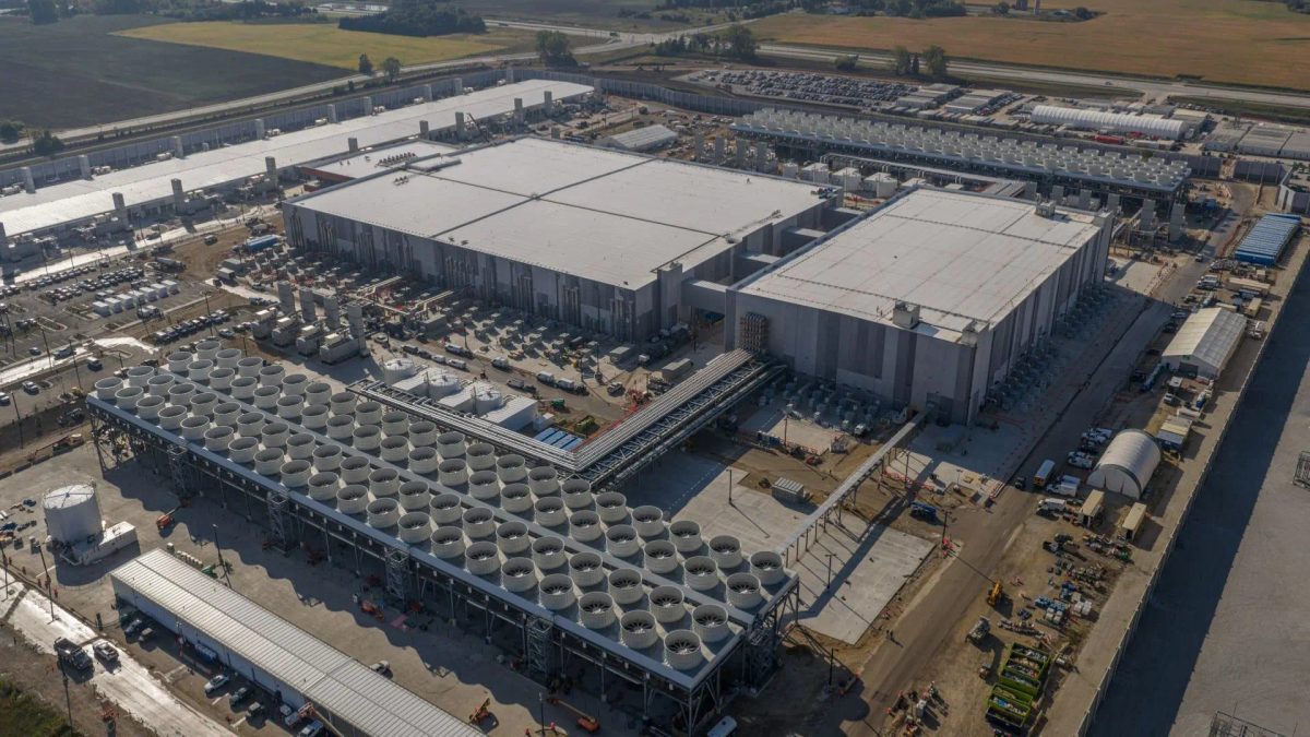 Alimentar de electricidad a los voraces centros de datos: Aagesen ultima una norma que la enfrenta con industria y reno…