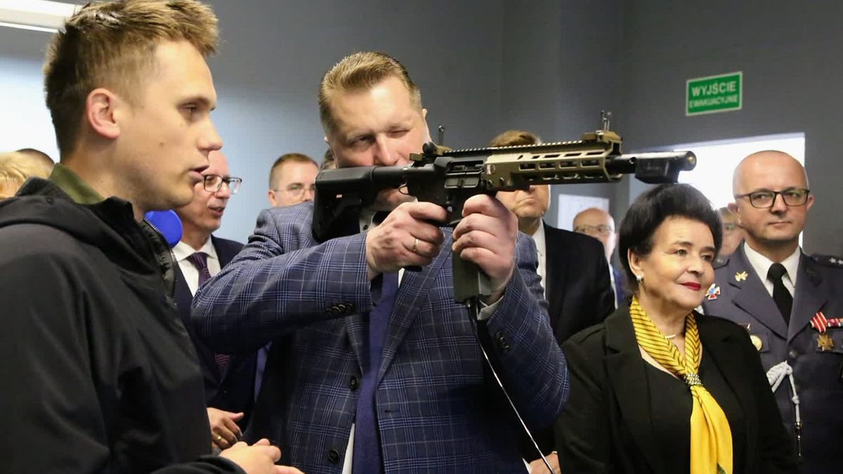 Czarnek zapowiada "szerokie konsultacje" ws. dostępu do broni. PiS chce rozmawiać m.in. z myśliwymi