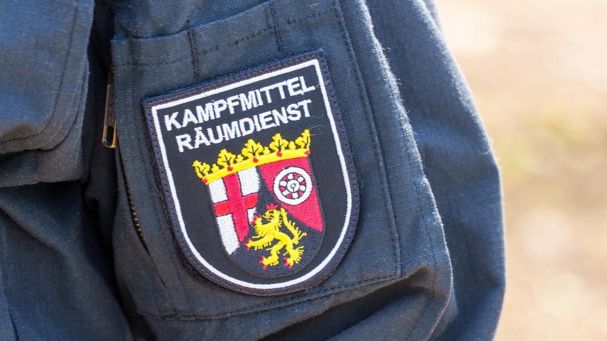 Unscharfe Bombe: Passant findet Fliegerbombe ohne Zünder am Naheufer