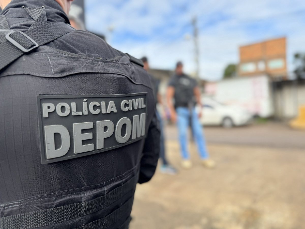 Mulher suspeita de furtos em igrejas e centros espíritas é presa no Aeroporto de Salvador