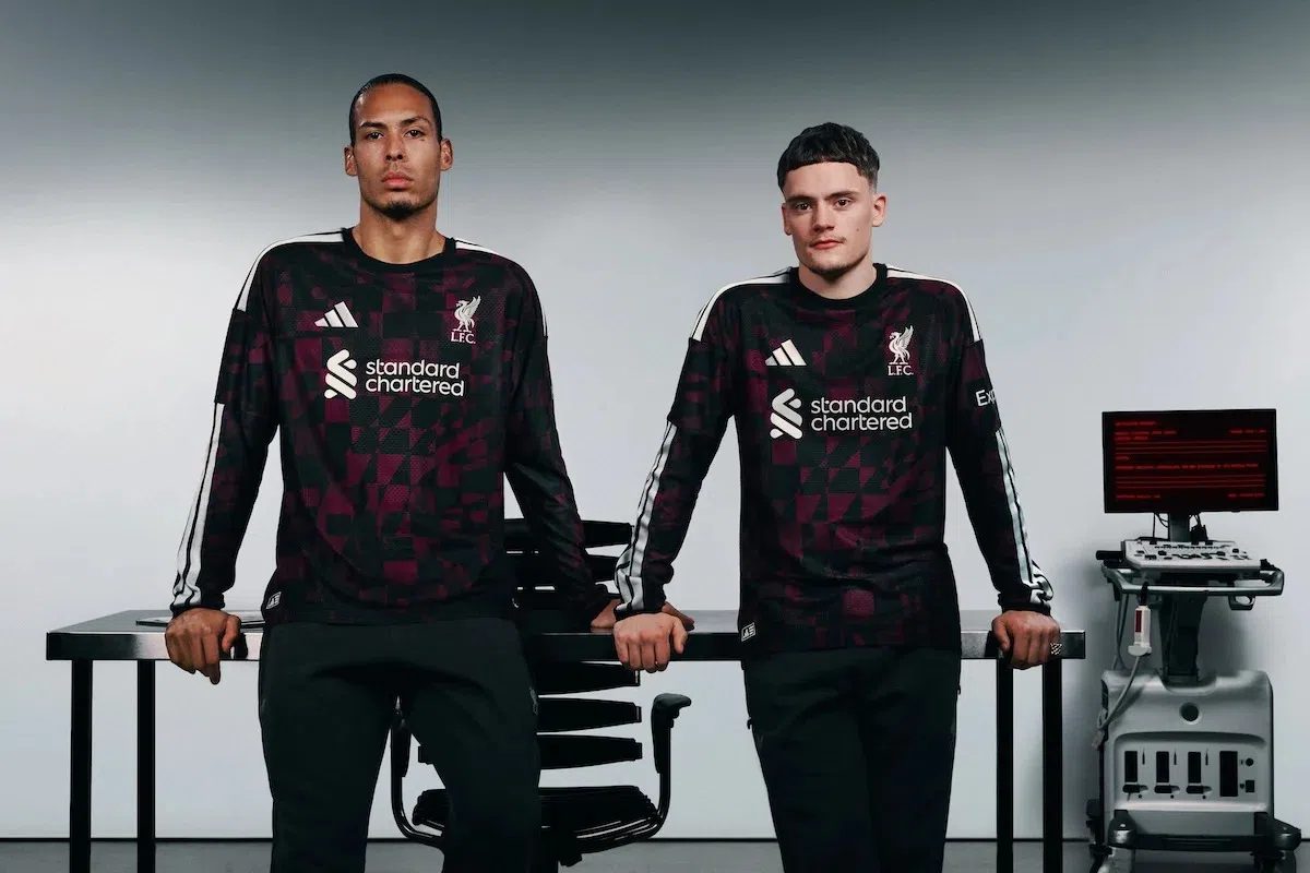VI Catwalk 2026/27: Chelsea presenteert derde tenue met nostalgisch logo