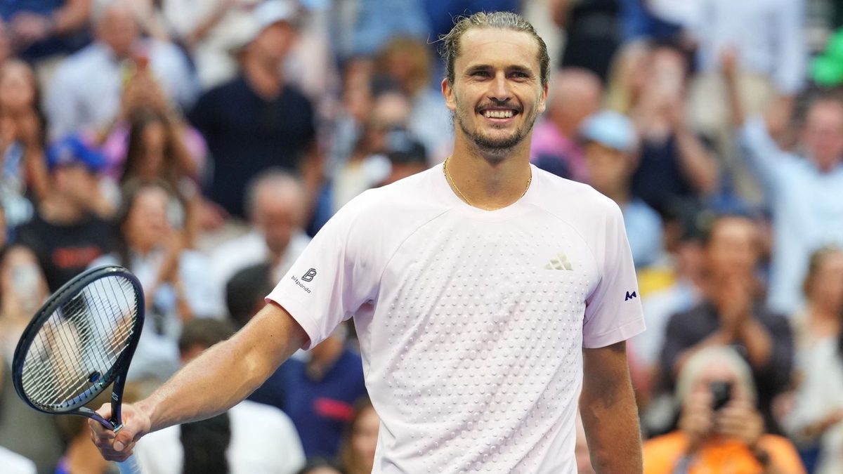 US Open LIVE! Top seed Zverev takes on unseeded Khachanov in first semi-final