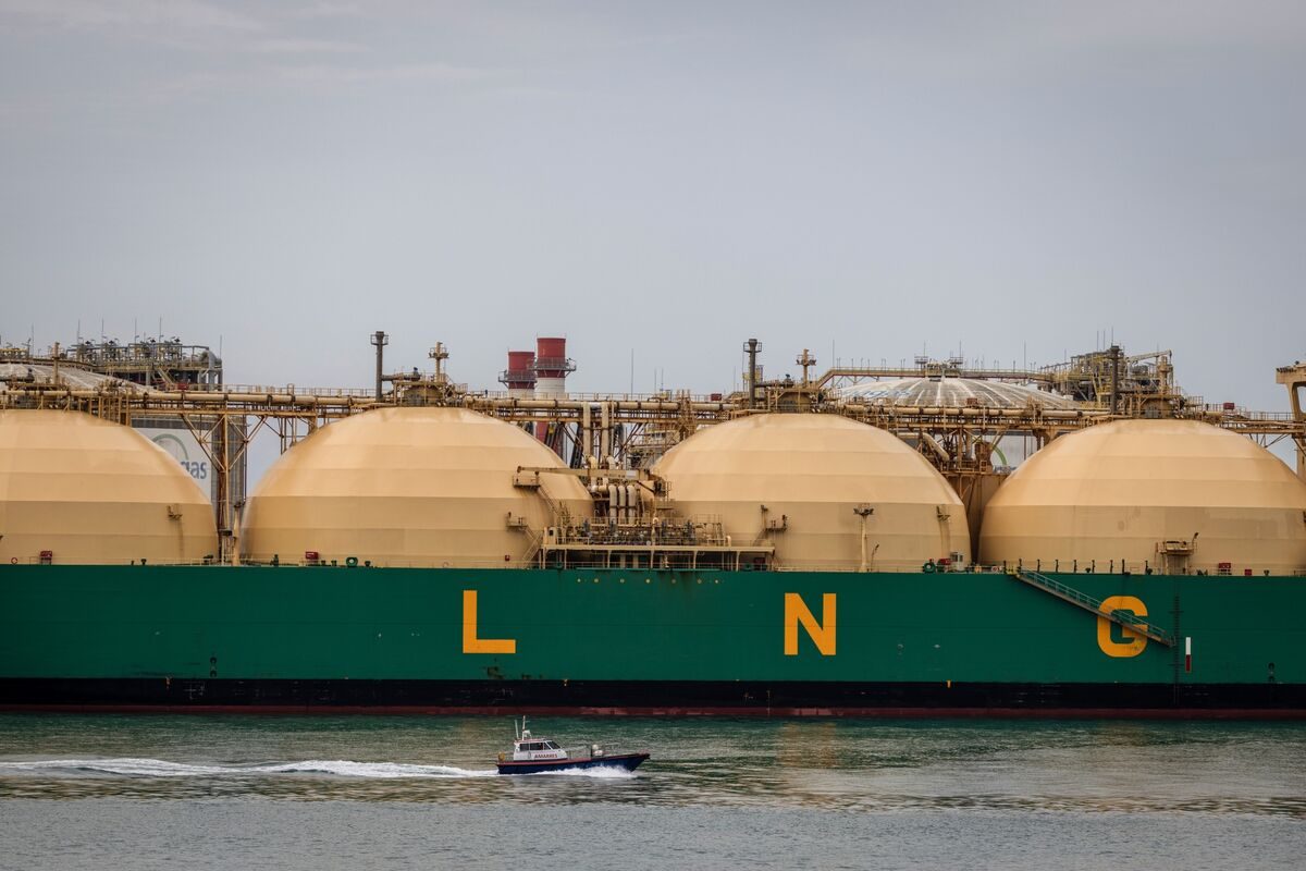 Trump to Tout $54 Billion Alaska LNG Plan Amid Midterm Woes