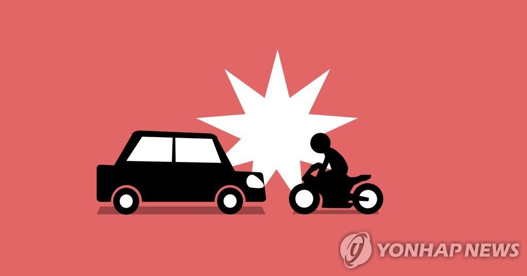 동해서 승용차에 치인 40대 오토바이 운전자 숨져