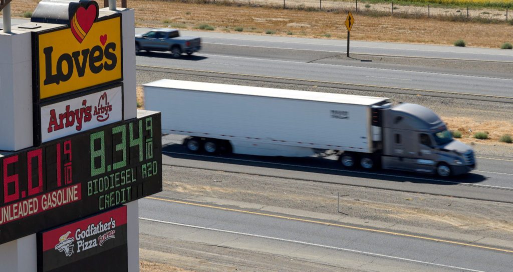 Americans' opinion of economy drops to lowest level since 2014