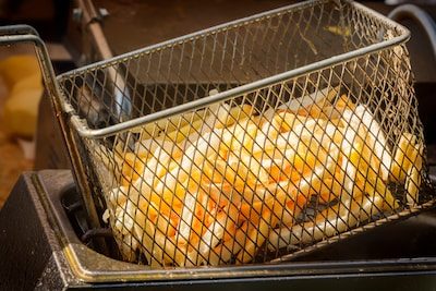 Een vaatwastablet in je friteuse? Vast en zeker: dankzij deze handigheidjes is je toestel in geen tijd weer perfect pro…