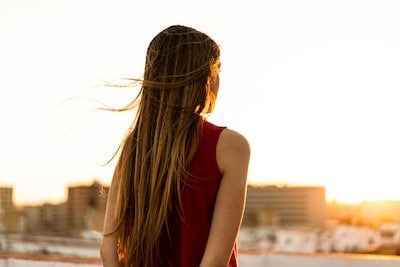 Jarenlang droeg Monique het geheim alleen, tot ze haar moeder vertelde wat haar broer deed