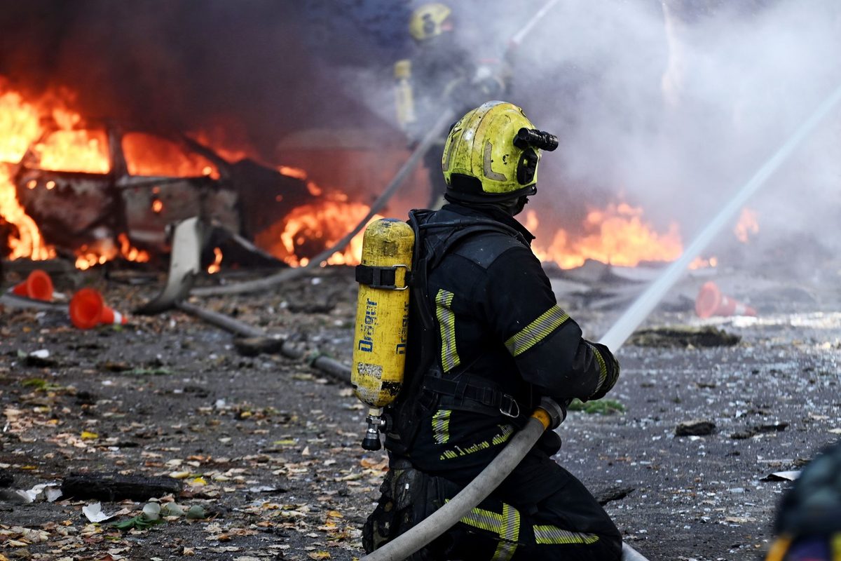 Zmasowany atak na Kijów. Pod gruzami znaleziono dziecko