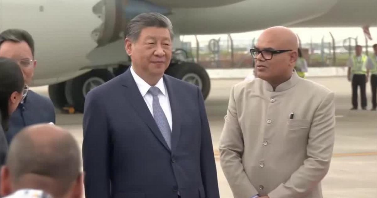 Il presidente cinese Xi Jinping arriva a Delhi per il vertice dei BRICS e colloqui con Modi.