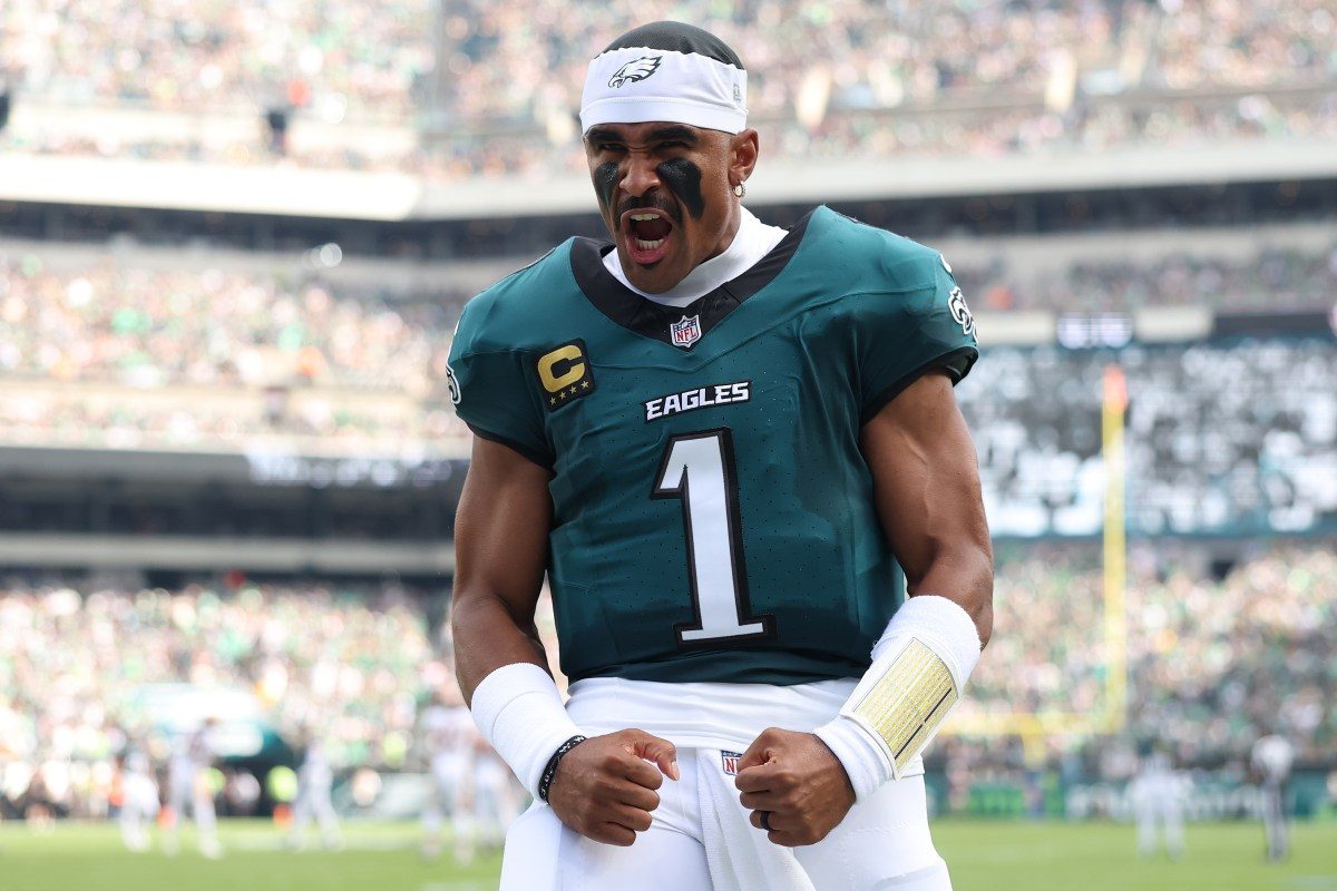 Former Eagles LB Convinced Jalen Hurts Doesn't Trust 1 of His WRs