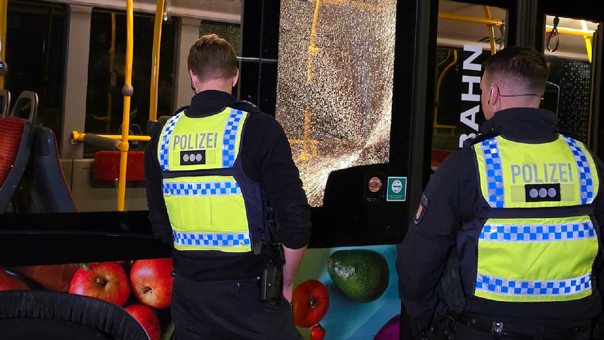 Dramatische Szenen in Hamburg - Frau suchte Zuflucht im Bus, dann fielen Schüsse