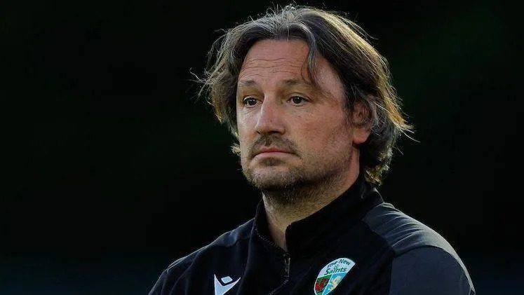 Harrison sent off as leaders Saints win at Airbus