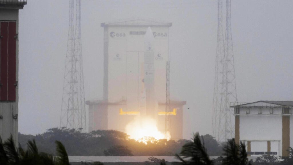Avec son premier sommet international à Paris, l'Europe cherche sa place dans la course spatiale
