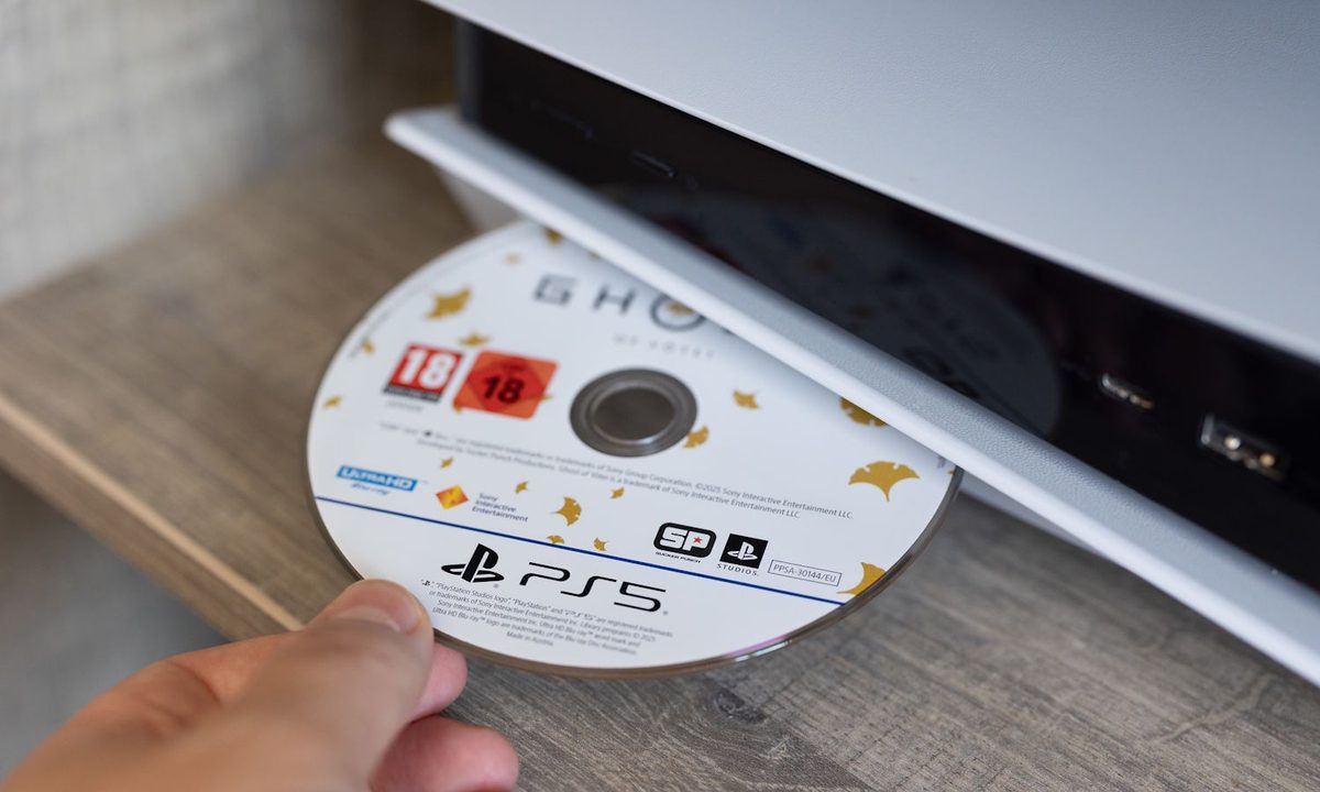 Płyty z grami na PlayStation 5 wciąż sprzedają się fenomenalnie