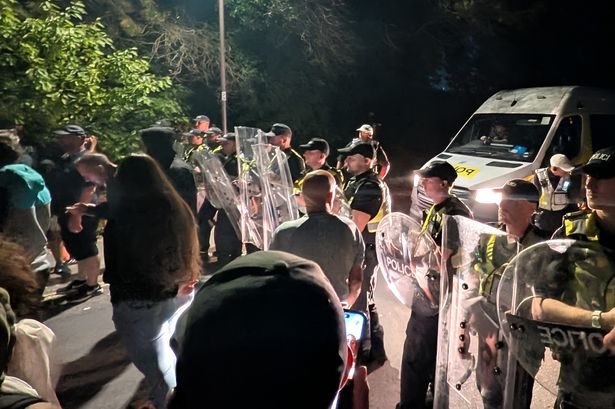 Portsmouth protestors issued mask warning by police ahead of another feared shutdown