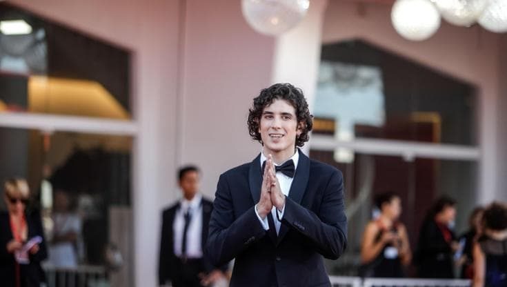 Nicolas Maupas chiude Venezia: “Il cinema deve raccontare la realtà, anche quella che ferisce”
