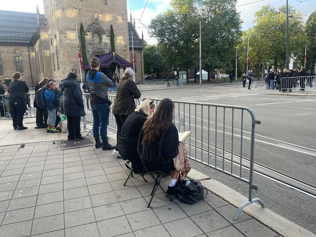 På plass utenfor domkirken