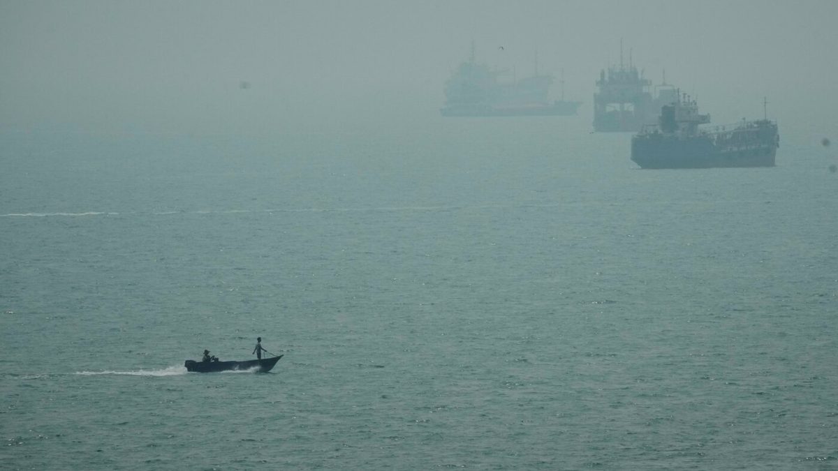 U.S. military says it destroyed 5 Iranian oil tankers after attacks on Navy warship