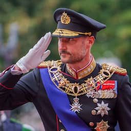 Nieuwe Noorse koning Haakon begint regeerperiode omringd door schandalen