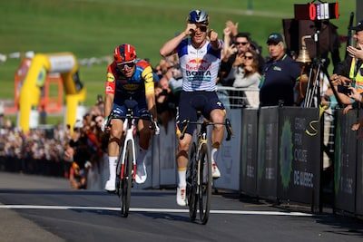 Als eerste renner ooit: straffe zege in GP Québec zorgt ervoor dat Remco Evenepoel opnieuw een lijstje helemaal kan afv…