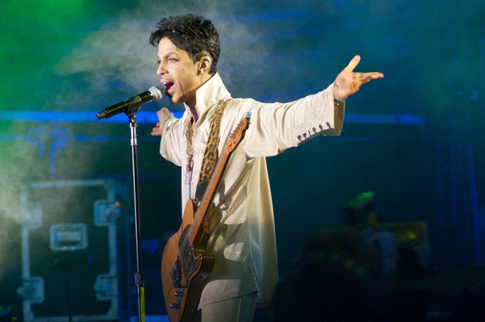 Kontrowersje wokół pośmiertnego albumu Prince’a. Fani zarzucają wykorzystanie AI