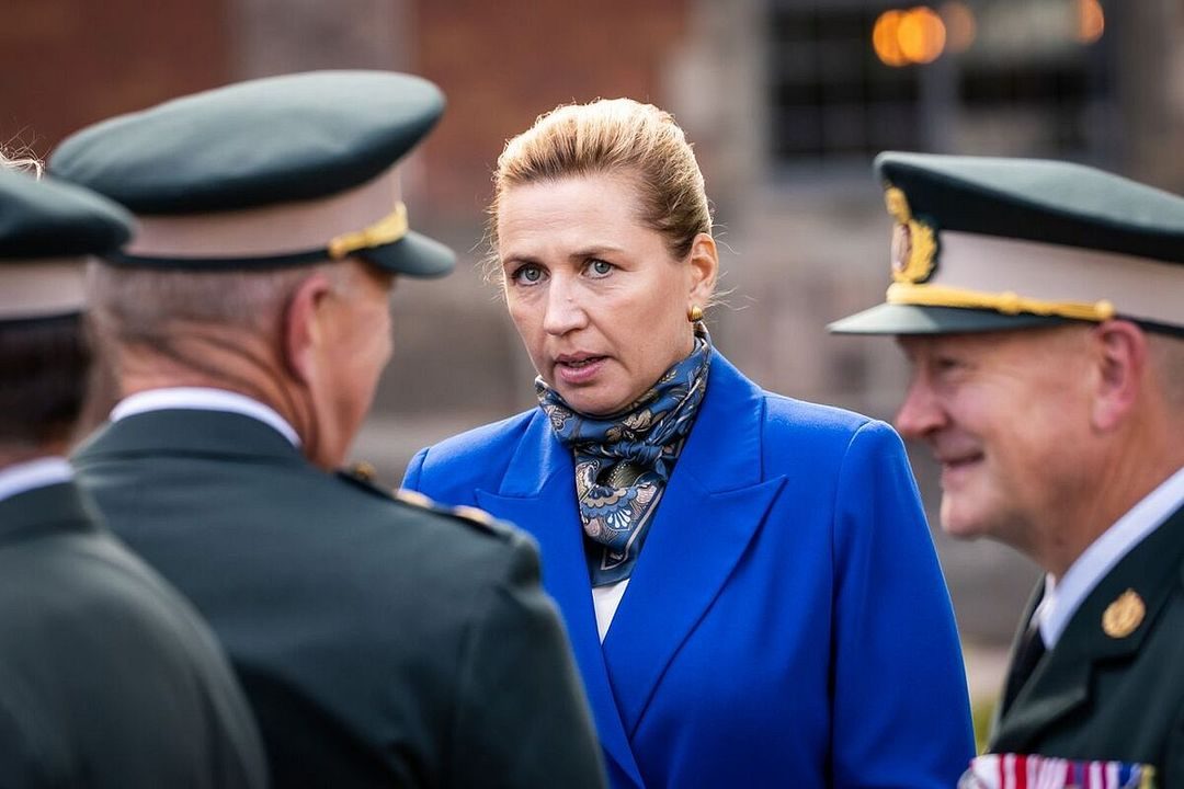 Danmarks statsminister Mette Frederiksen kommer i gravferden