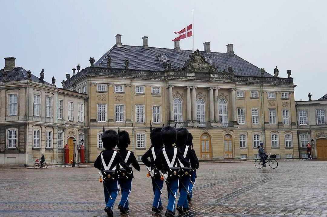 Slottet i Danmark flagger på halv stang