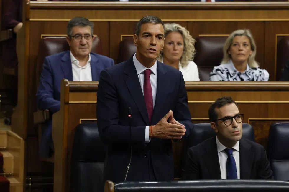 Sánchez rechaza la alternancia política porque "provocaría una involución democrática" y Feijóo le acusa de "intentar m…