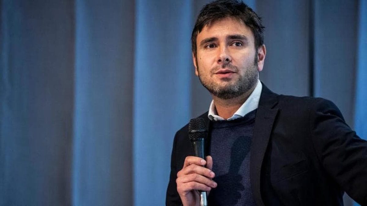 Di Battista, il post di Schierarsi: “Sta affrontando nel migliore dei modi la fase post operatoria”