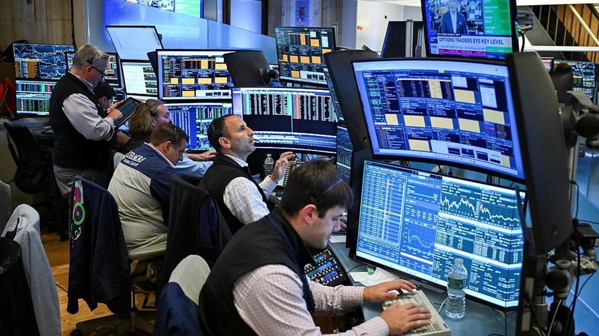 Le Borse oggi 9 settembre. Il petrolio corre oltre i 100 dollari, gas ai massimi dal 2022