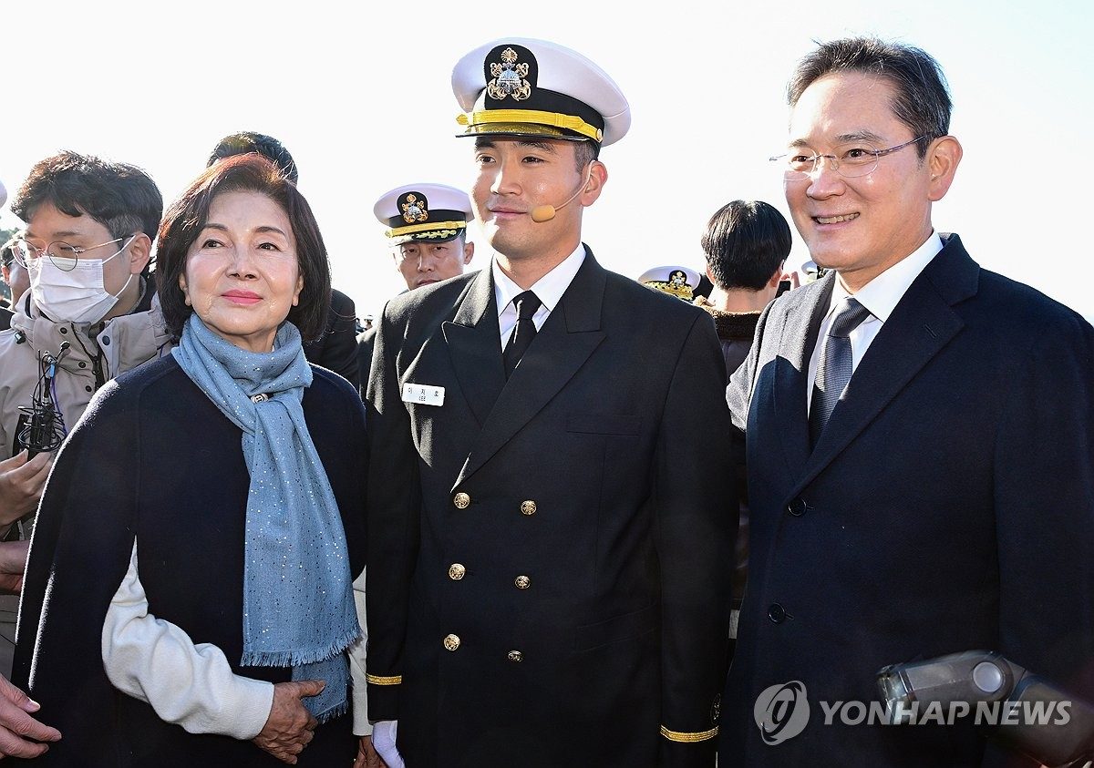 홍라희, 삼전 주식 1.9조 이재용에 매도…상속대출 상환 추정