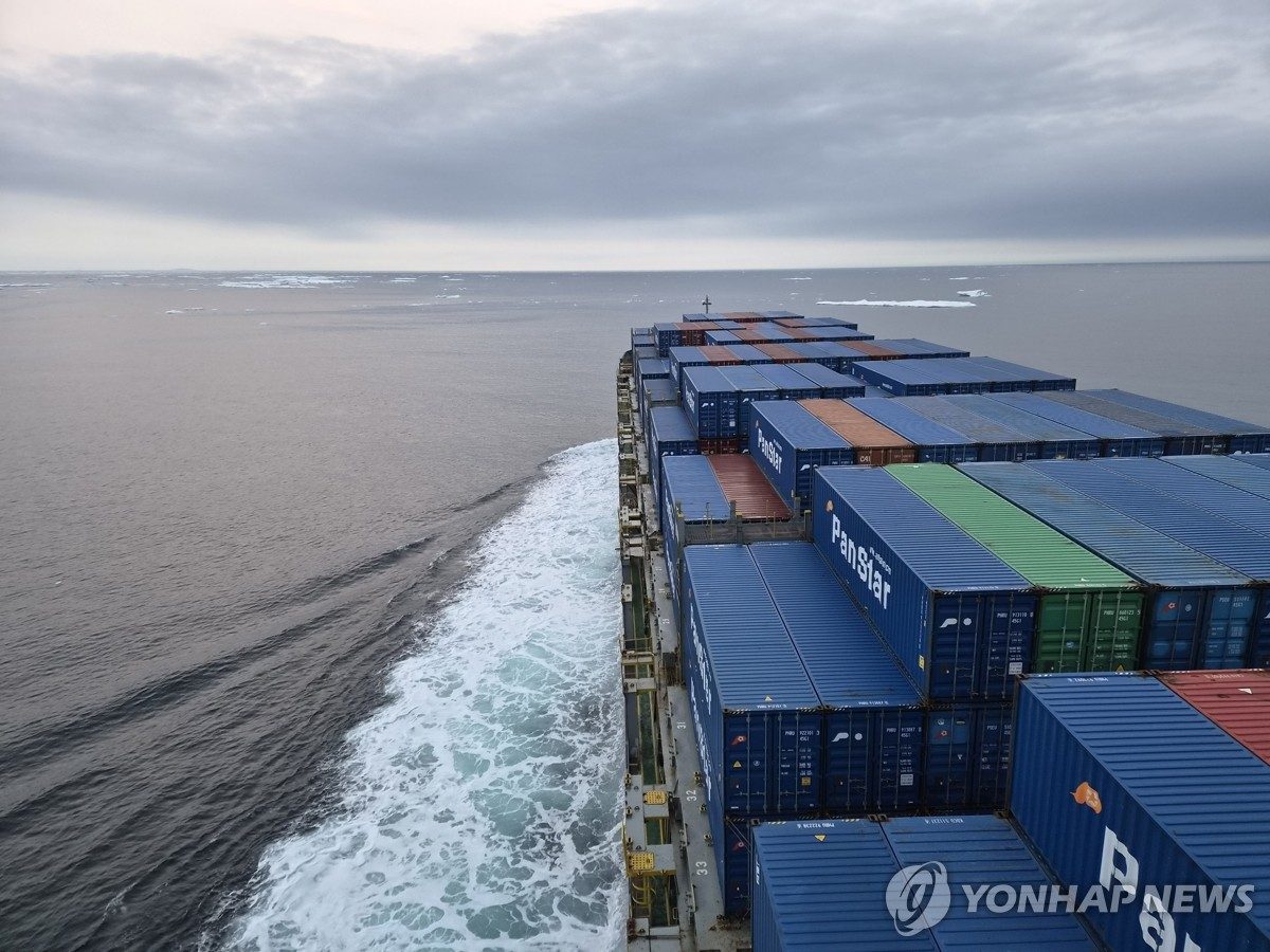 북극항로 시범운항 선박, 북극해 통과…12일 영국 도착