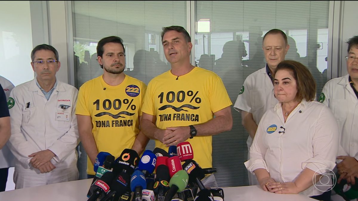 Flávio Bolsonaro, candidato do PL à Presidência, faz campanha em Manaus